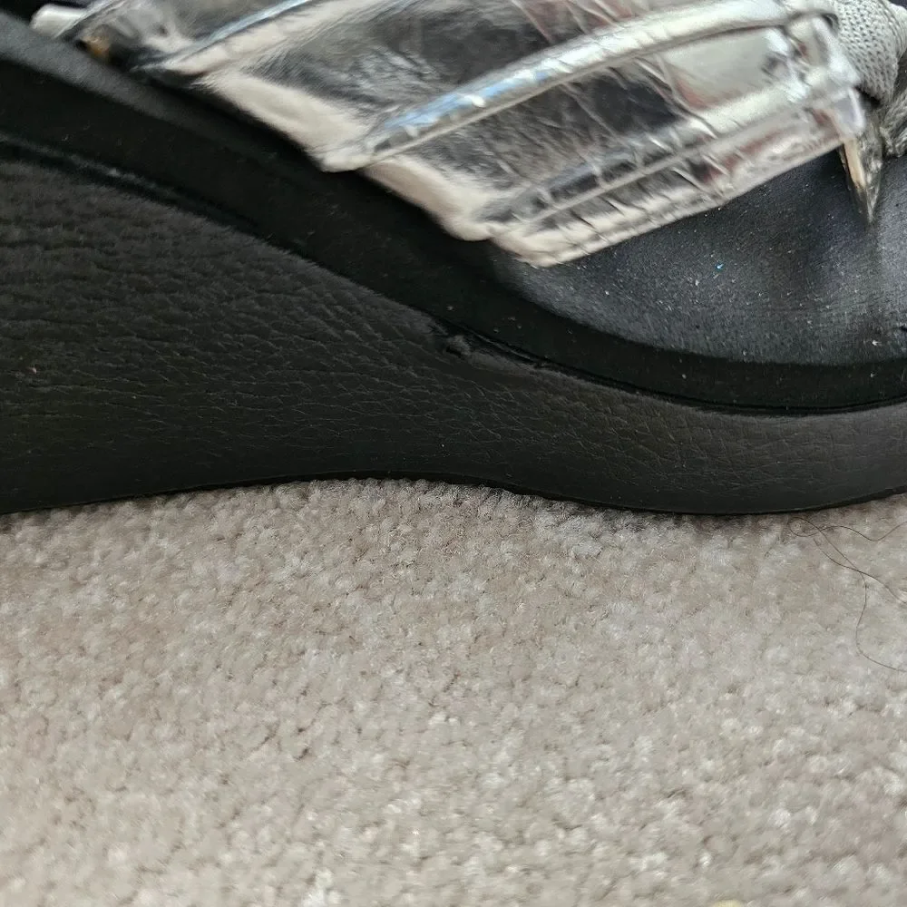 Corky's Silver Metallic Platform Wedge Flip Flop Sandals Y2K Black Disco Size 8
